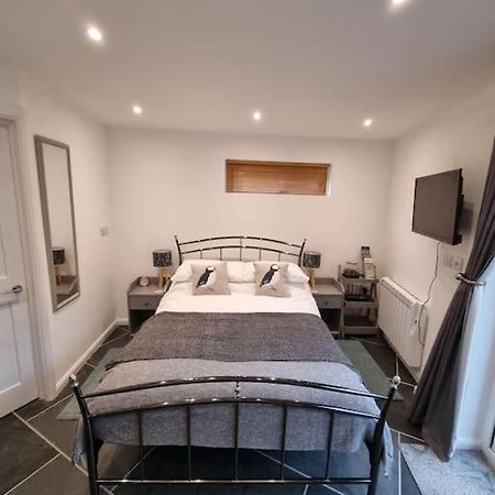 The Den - A Modern, Quirky, Self Contained Unit Apartman Braunton Kültér fotó